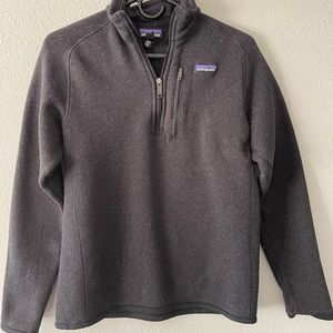 Small women’s Patagonia quarter zip.